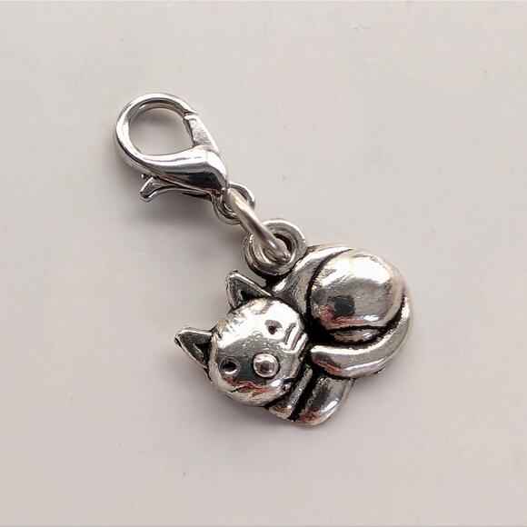 Unbranded Jewelry - Vintage Silver Tone Collectible Cute Cat Kitty Mini Pendant Bracelet Charm